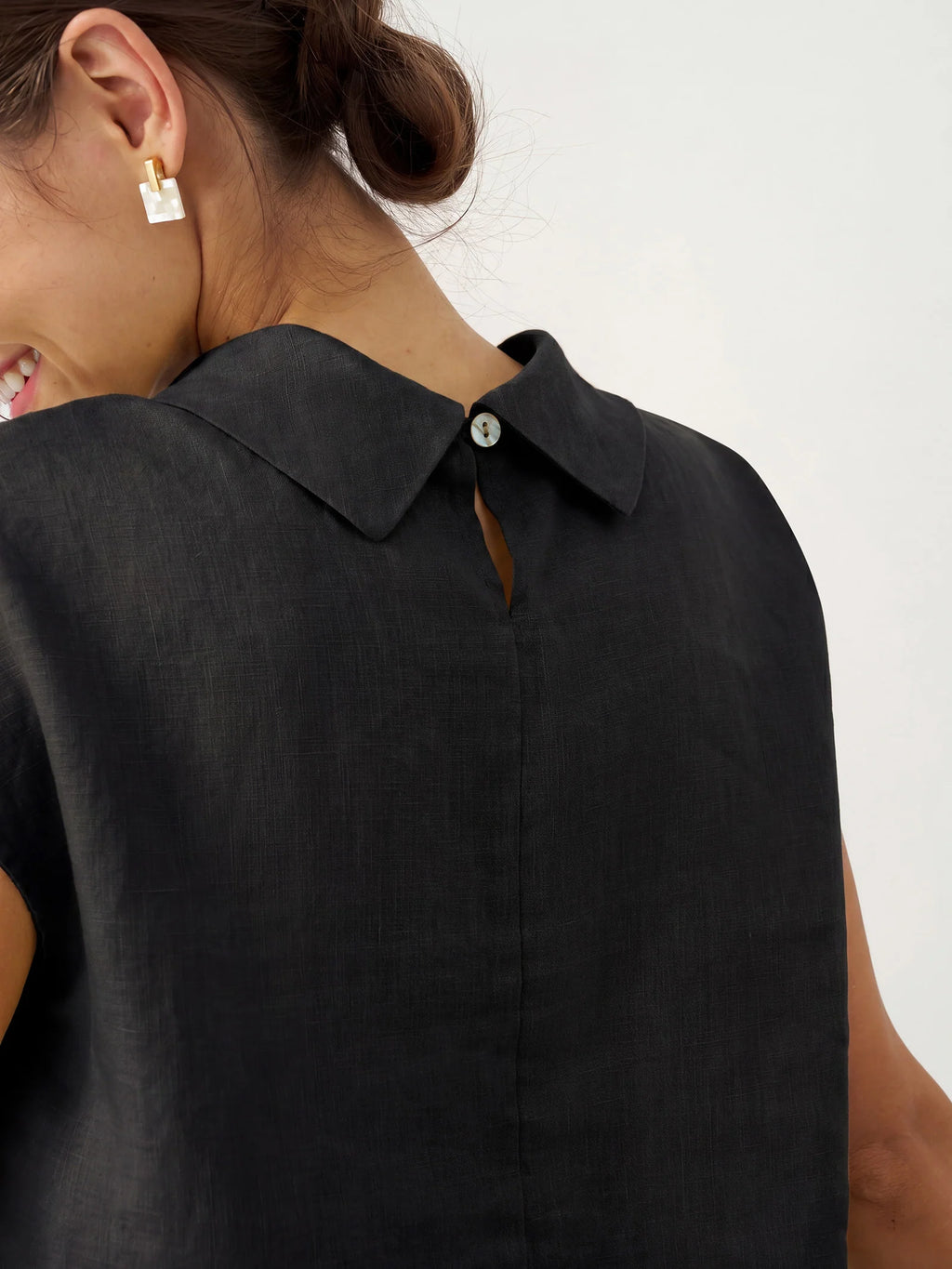 Yvonne - Blusa de manga corta Favorecedora 100% lino