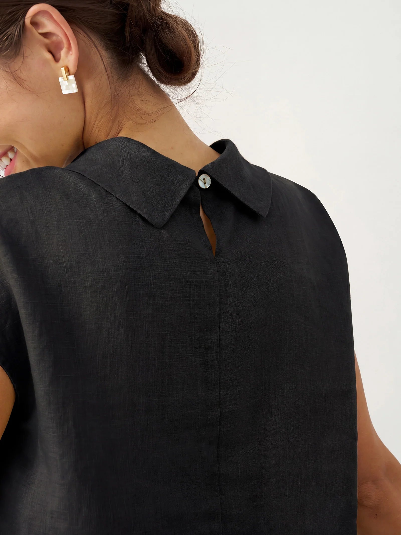 Yvonne - Blusa de manga corta Favorecedora 100% lino
