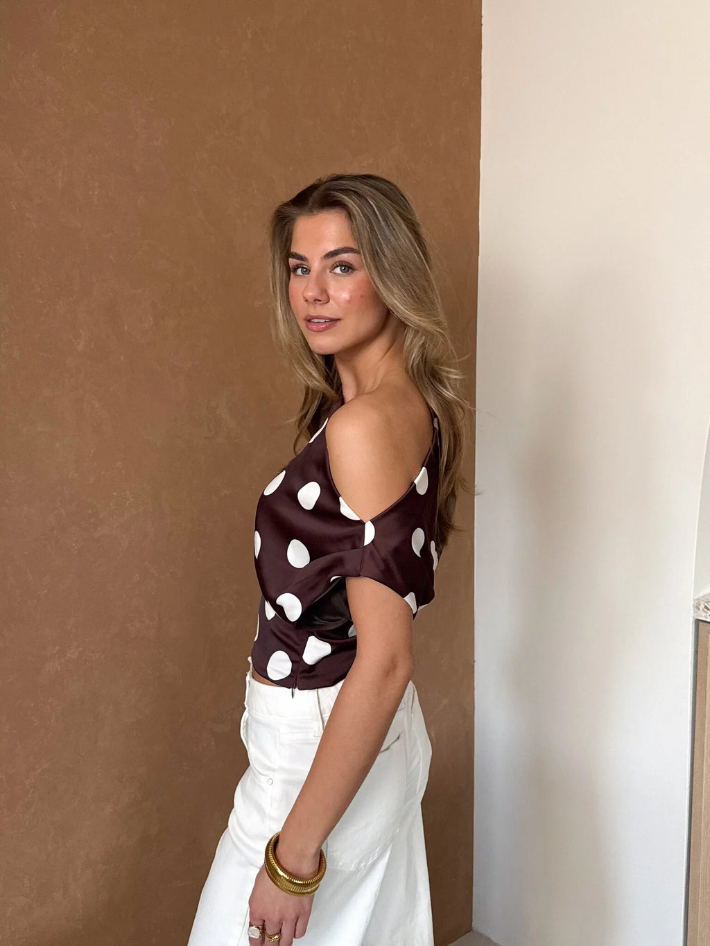 Carmona - Blusa de lunares con hombros descubiertos favorecedora